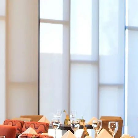 Courtyard By Marriott Santiago Airport 